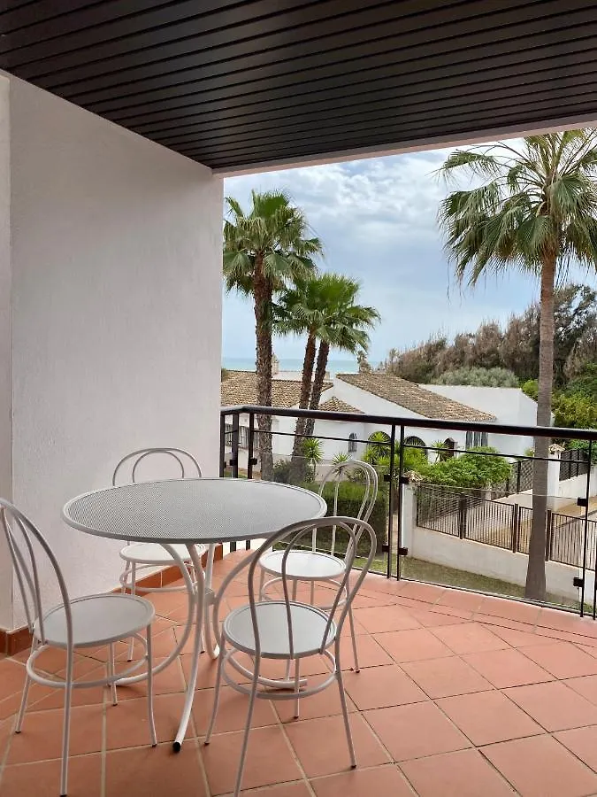 Sunshine Beach Front Complex, Wifi, Modern Casares Apartment