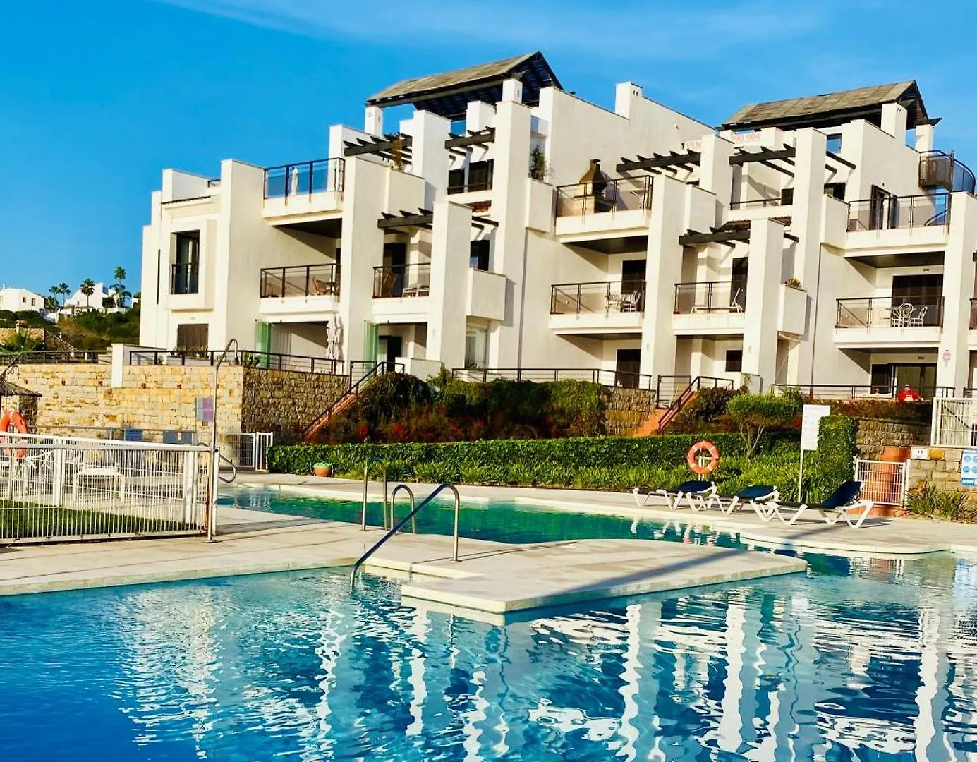 Apartment Sunshine Beach Front Complex, Wifi, Modern Casares Spain