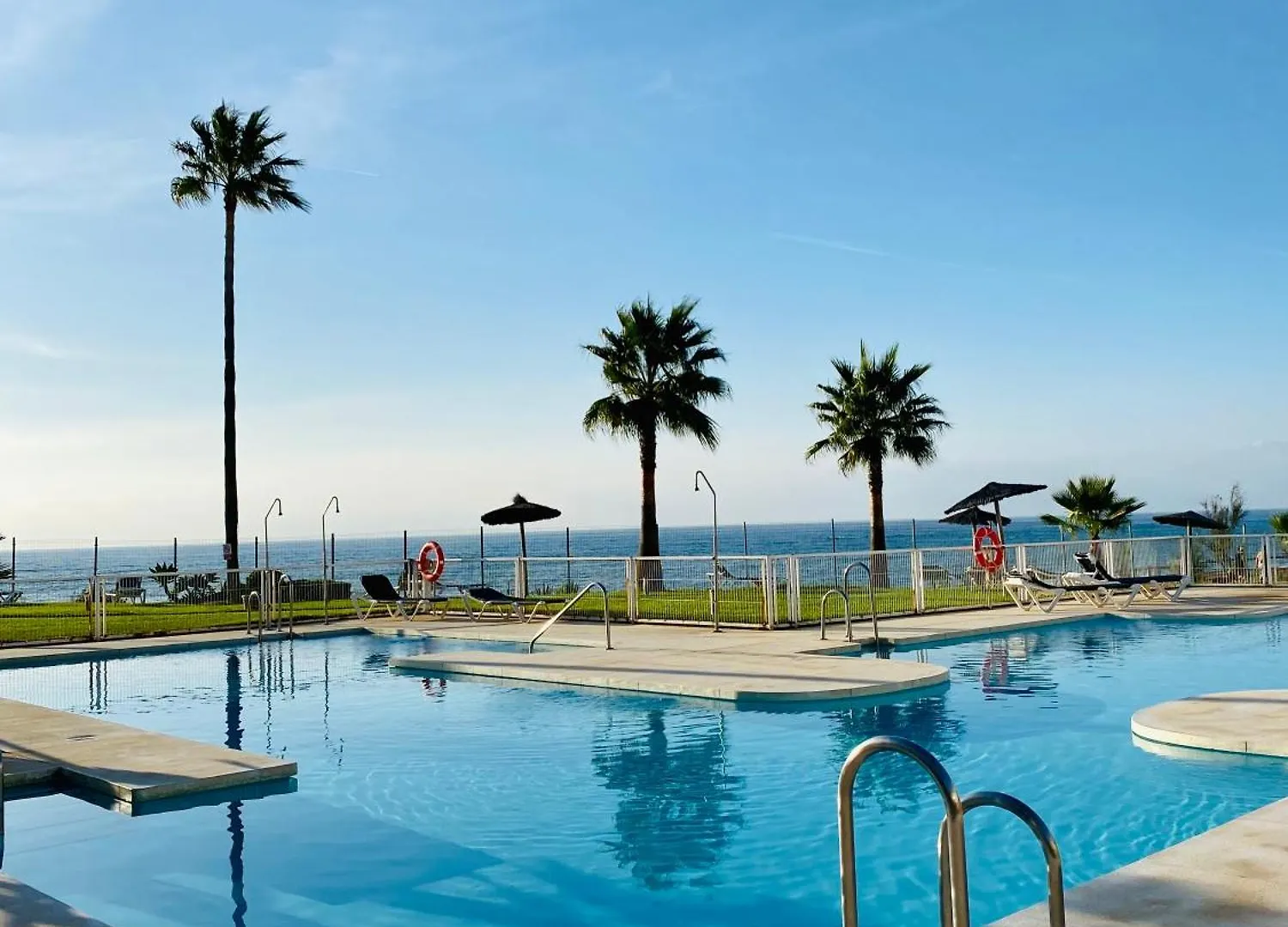 Sunshine Beach Front Complex, Wifi, Modern Casares 0*,  Spain